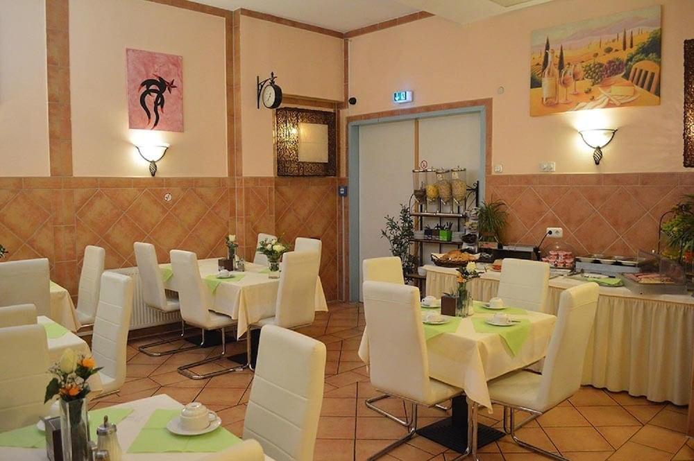 City Hotel West Francoforte sul Meno Esterno foto